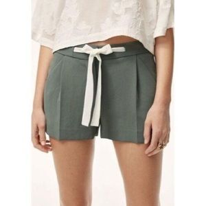 NWT Aritzia Wilfred Exergue Short in Sagesse